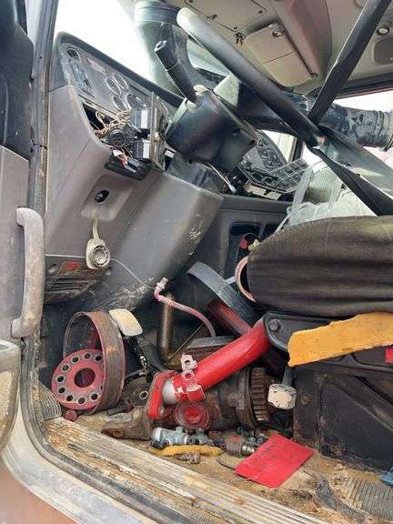 2012 Peterbilt 388 showing 30,080 mi, 7,495 hrs - doesn't run