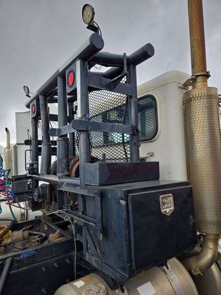 2002 Peterbilt Winch Truck 379 showing 6,294mi, hrs unkown- runs