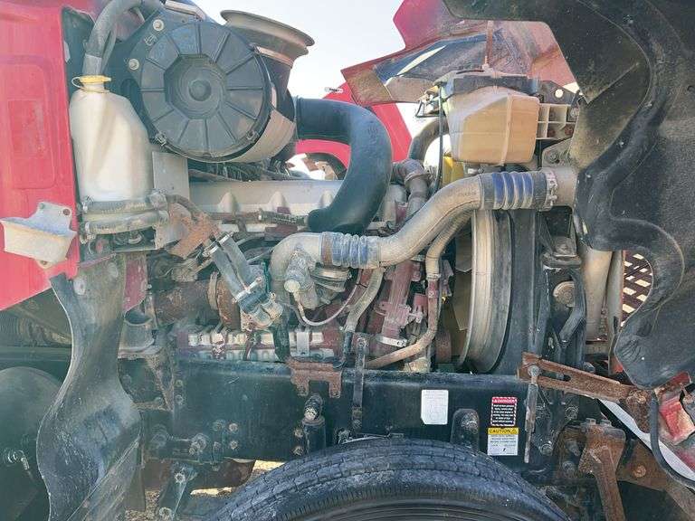 2008 Mack CHU613 showing 43,154 mi, 8,316 hrs- doesn't run