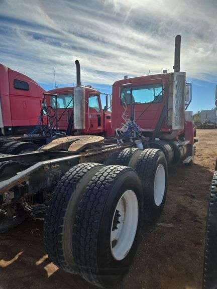 2008 Mack CHU613 showing 52,438 mi, 10,237 hrs - runs