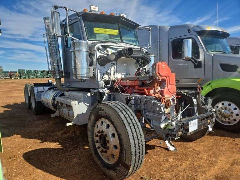 2014 Peterbilt miles & hrs unknown - doesn't run