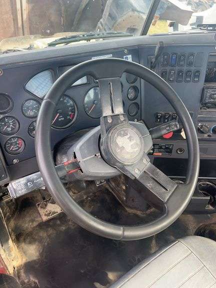 2012 Mack CHU613 showing 88,859 mi, 12,352 hrs - doesn't run