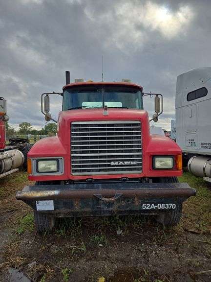 2008 Mack CHU613 showing 41,791 mi, 7,598 mi- doesn't run