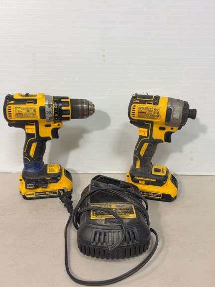 DeWalt cordless impact driver & cordless drill driver w/ battery charger - works