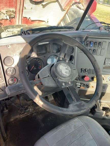 2008 Mack CHU613 showing 41,791 mi, 7,598 mi- doesn't run