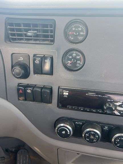 2014 Peterbilt 567 showing 44,798 mi, 5,118 hrs- runs