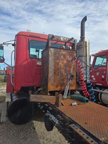 2008 Mack CHU613 showing 61,447 mi, 15,684 hrs - runs
