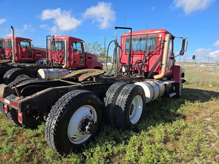 2013 Mack CHU613 miles & hrs unknown- doesn't run