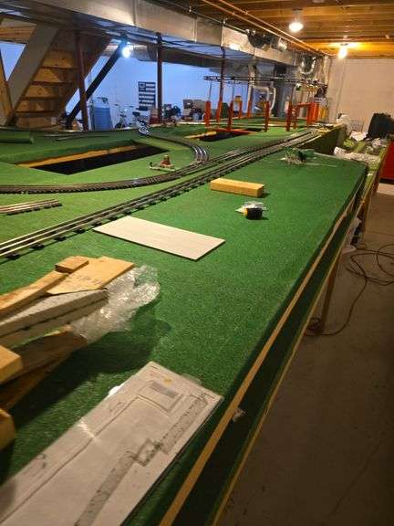 LARGE DOUBLE DECK TRAIN LAYOUT WITH ATTACHED TRACKS AND ACCESSORIES ...