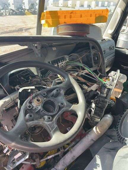 2014 Peterbilt miles & hrs unknown - doesn't run