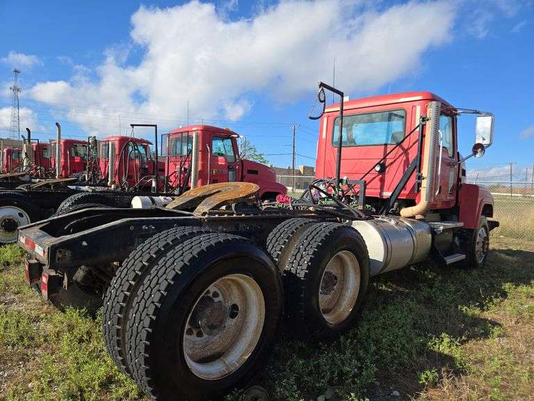 2011 Mack CHU613 showing 39,348 mi, 16,109 hrs- runs