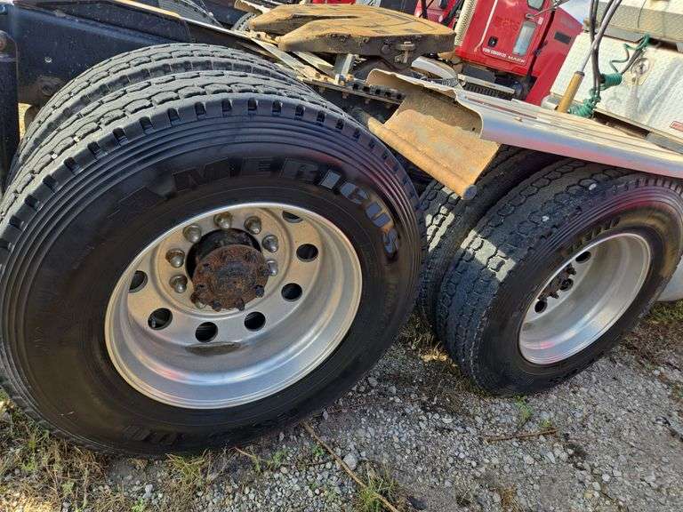 2015 International 9900 showing 218,605 mi, 6,078 hrs- runs