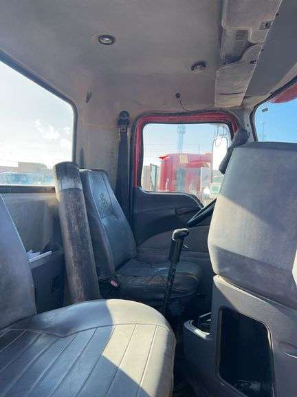 2011 Mack CHU613 showing 39,348 mi, 16,109 hrs- runs