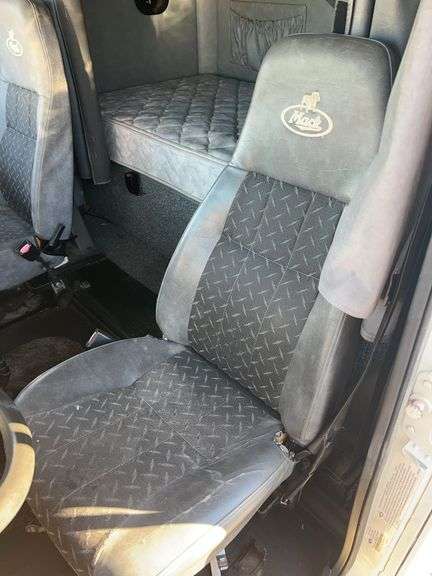 2008 Mack CXU613 showing 529,582 mi, 12,274 hrs- runs