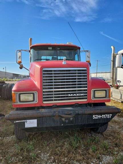 2011 Mack CHU613 showing 38,136 mi, hrs unknown- doesn't run