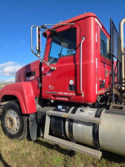 2013 Mack CHU613 showing 119,268 mi, 8,805 hrs- runs