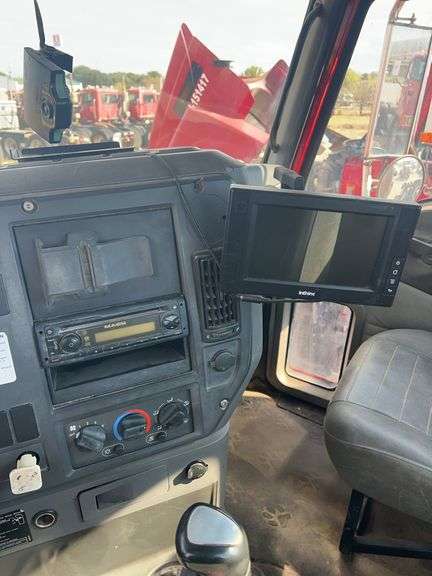 2008 Mack CHU613 showing 61,447 mi, 15,684 hrs - runs