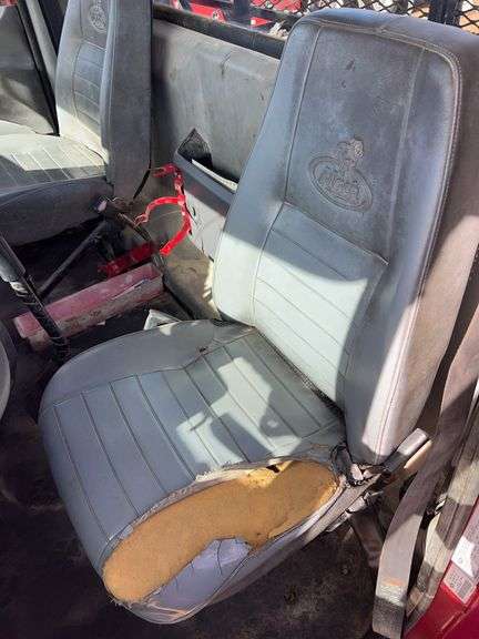 2012 Mack CHU613 showing 39,668 mi, 4,939 hrs - runs