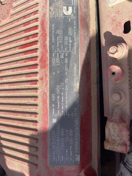 2015 Peterbilt 389 showing 20,400 mi, hrs unknown - doesn't run