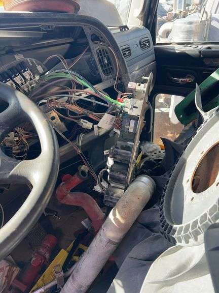 2014 Peterbilt miles & hrs unknown - doesn't run