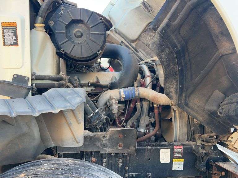 2008 Mack CXU613 showing 559,053 mi, 14,786 hrs- runs
