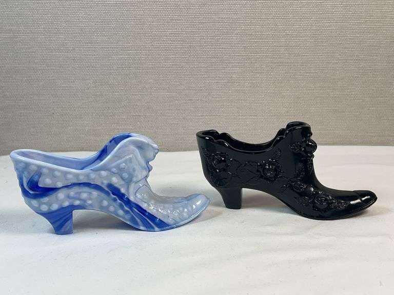 Fenton Glass Decorative Shoes – Blue Slag & Black Rose Pair