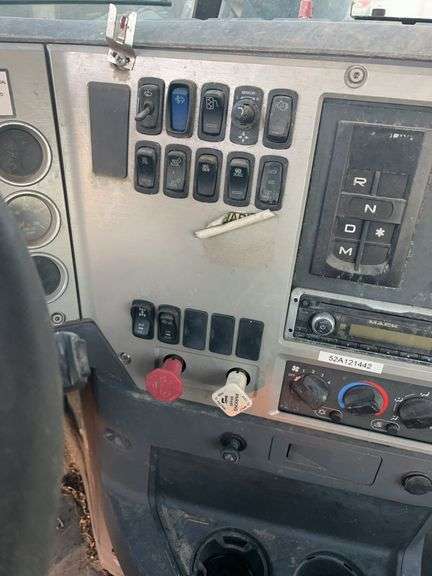 2012 Mack CXU613 showing 719,588 mi, hrs unknown- doesn't run