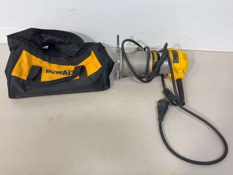 DeWalt DWP611 compact router w/ bag - works