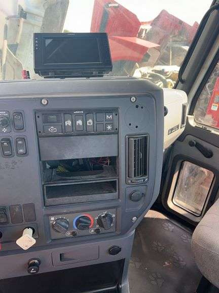 2014 Mack CHU613 showing 498,610 mi, 11,275 hrs - runs