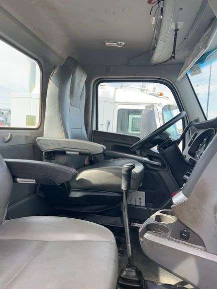 2018 Kenworth T880 showing 13,663 mi, 5,470 hrs - runs