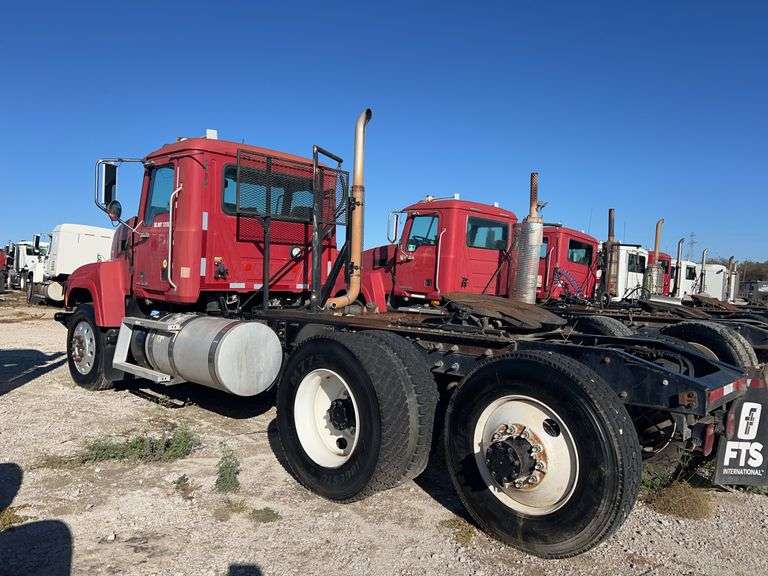 2012 Mack CHU13 showing 28,654 mi, 15,876 hrs- runs