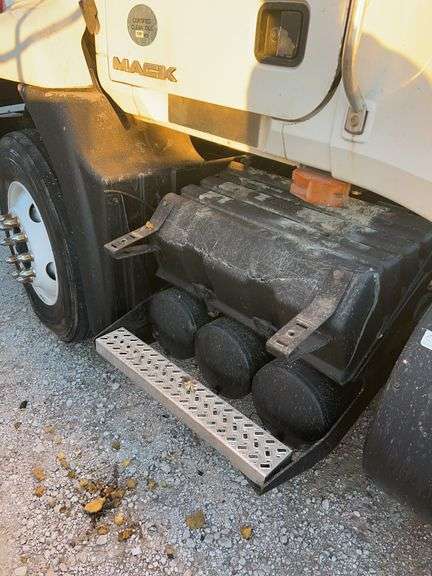 2012 Mack CXU613 showing 719,588 mi, hrs unknown- doesn't run