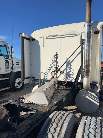 2008 Mack CXU613 showing 529,582 mi, 12,274 hrs- runs
