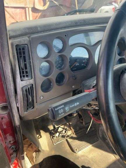 2007 Mack CHN613 showing 57,568 mi, 15,558 hrs - runs