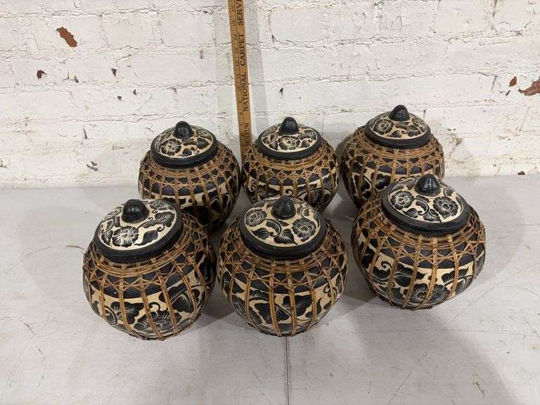 Lidded storage container