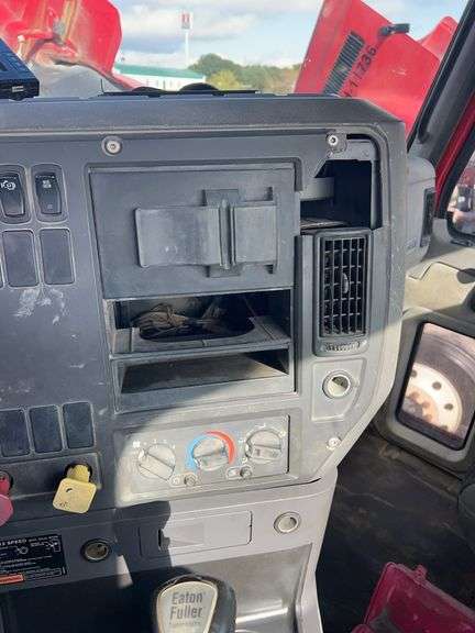 2008 Mack CHU613 showing 50,530 mi, 12,375 hrs- runs