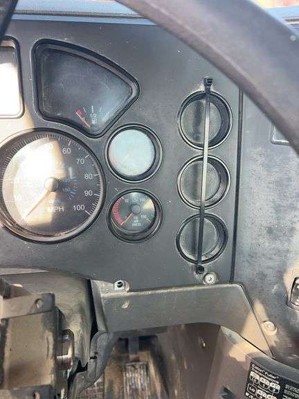 2008 Mack CHU613 showing 75,752 mi, 10,208 hrs- runs