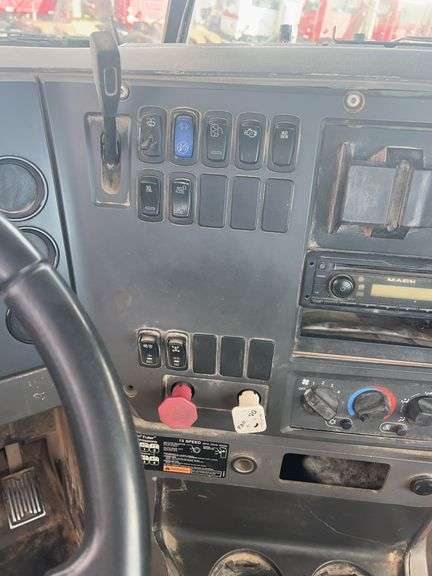 2008 Mack CHU613 showing 46,410 mi, 11,397 hrs- runs