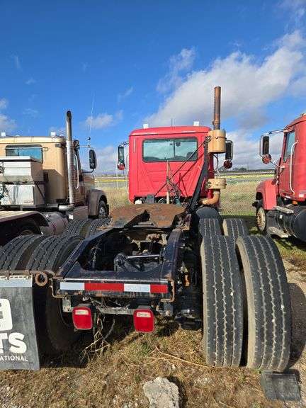 2008 Mack CHU613 showing 61,140 mi, 9,011 hrs- runs