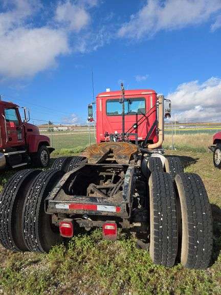 2011 Mack CHU613 showing 39,348 mi, 16,109 hrs- runs