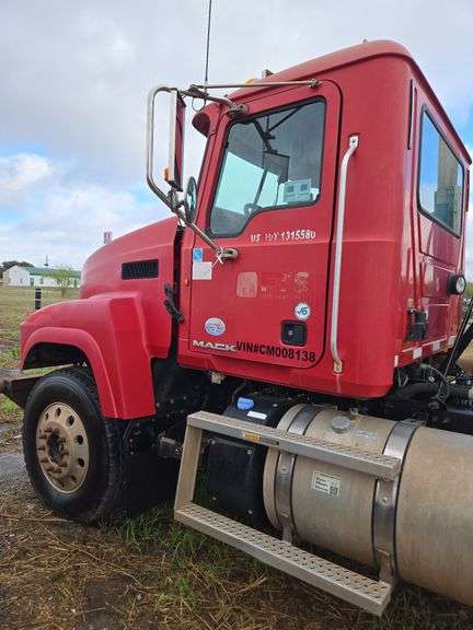 2012 Mack CHU613 miles & hrs unknown- doesn't run