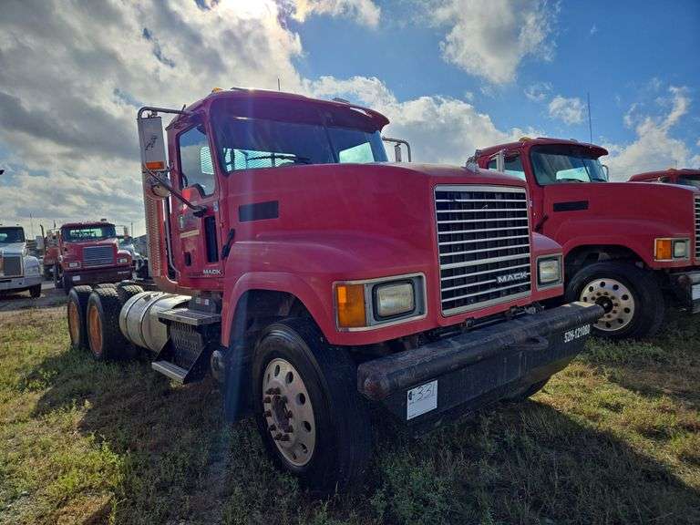 2012 Mack CHU613 showing 30,190 mi, 11,155 hrs- runs