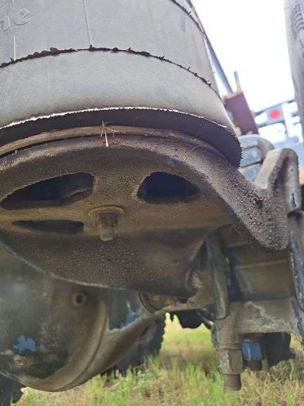 2002 Peterbilt Winch Truck 379 showing 6,294mi, hrs unkown- runs