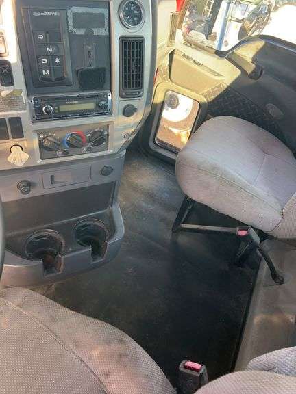 2011 Mack CHU613 showing 558,544 mi, 16,894 hrs- runs