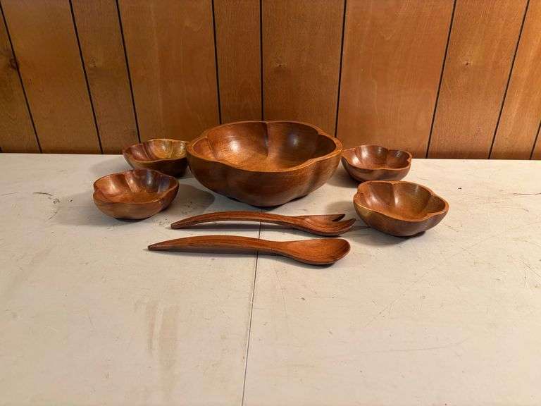 Wooden bowl set