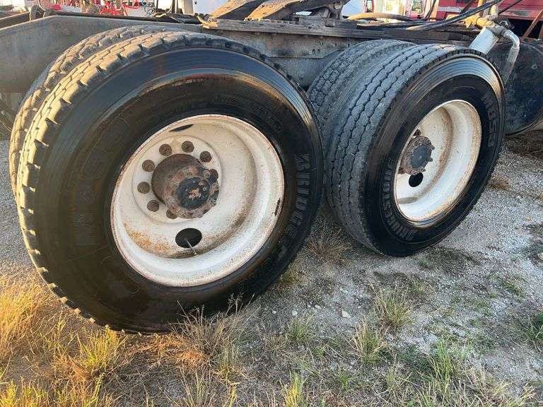 2007 Mack CHN613 showing 89,052 mi, hrs unknown- runs