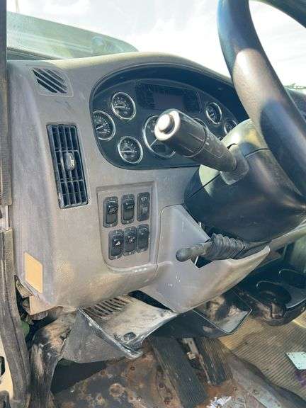 2019 Peterbilt PB348 showing 18,201 mi, 5,443 hrs - runs