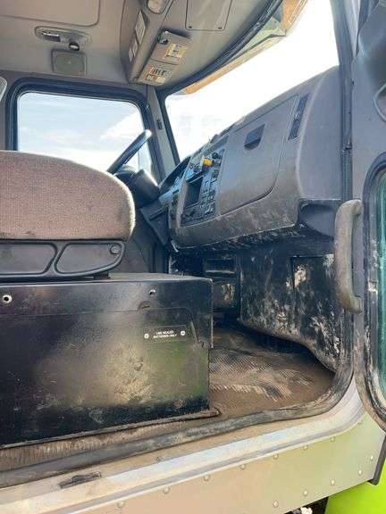 2018 Peterbilt PB348 showing 43,073 mi, 6,155 hrs - runs