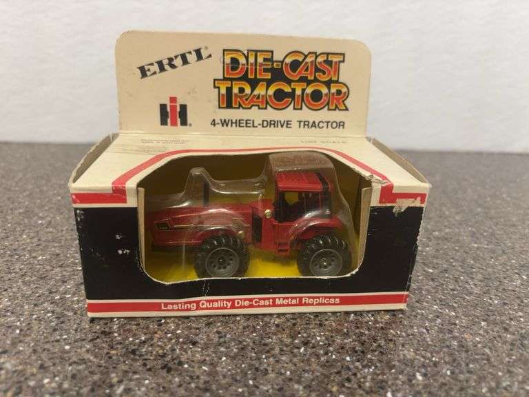 1/64 Scale 2+2 Tractor w/Box