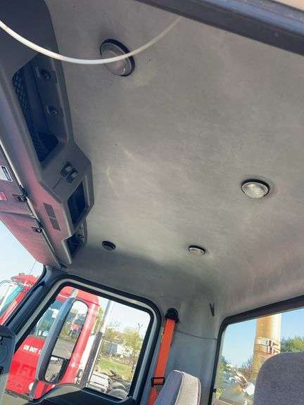 2014 Mack CXU613 showing 501,255 mi, hrs unknown- runs